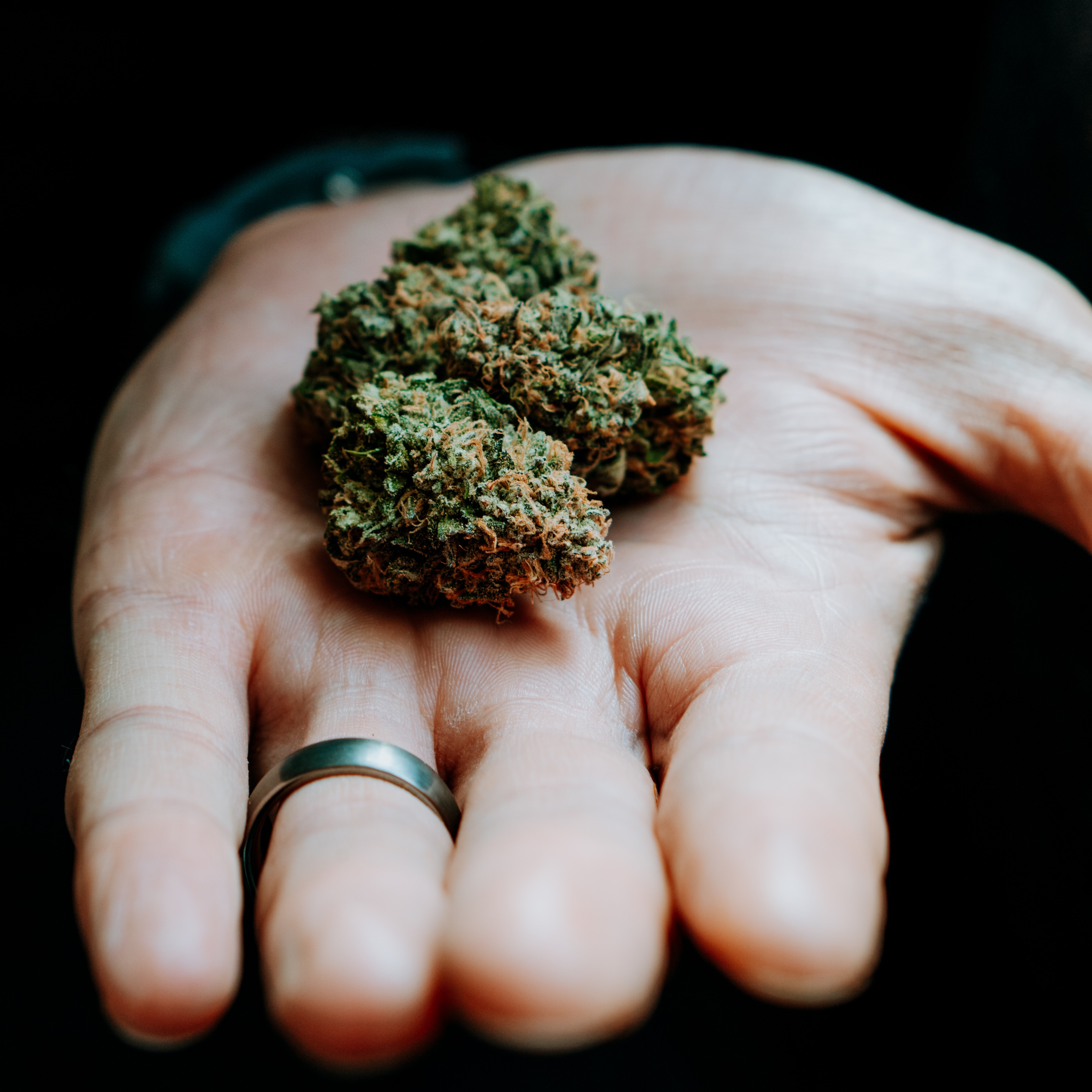 Cannabis am Arbeitsplatz: Was ist erlaubt und was riskierst du?